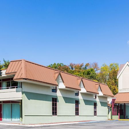Days Inn East Stroudsburg Buitenkant foto
