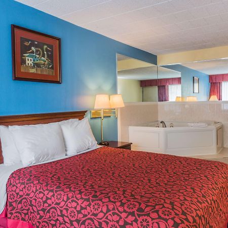 Days Inn East Stroudsburg Buitenkant foto