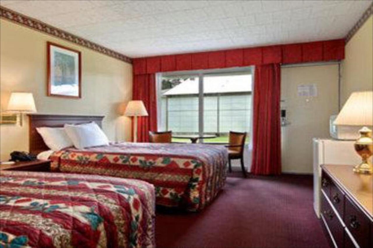 Days Inn East Stroudsburg Buitenkant foto