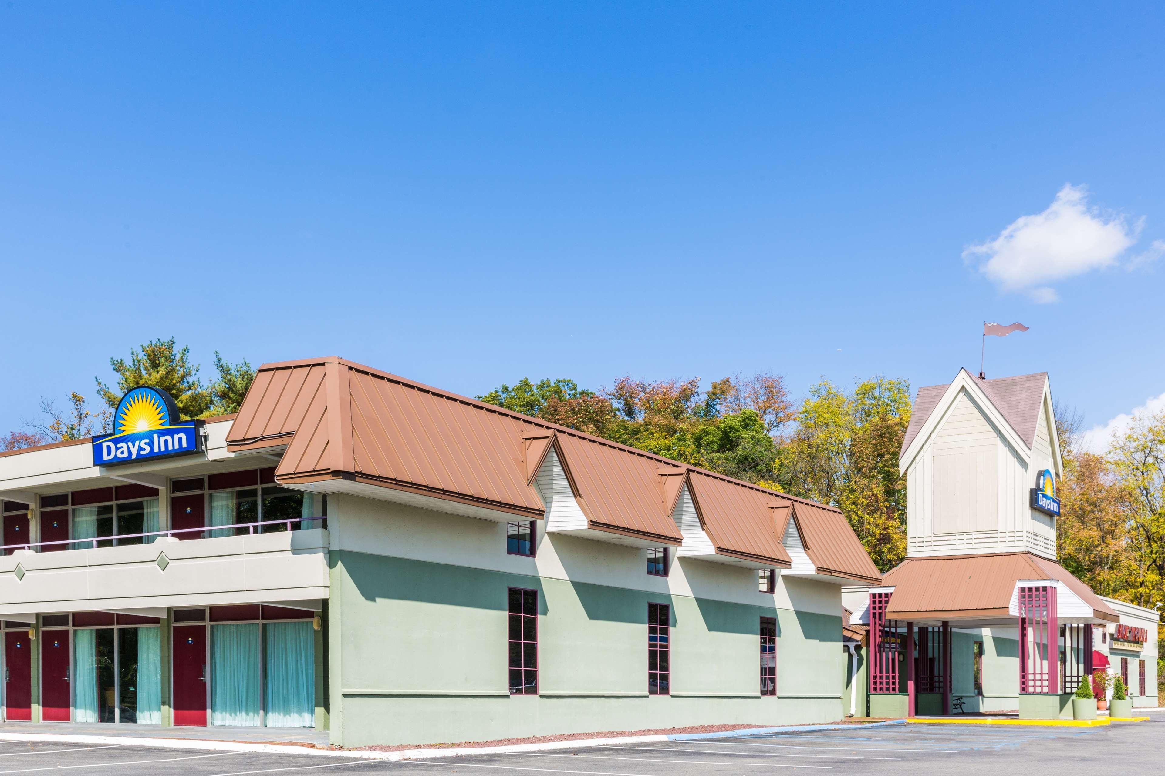 Days Inn East Stroudsburg Buitenkant foto