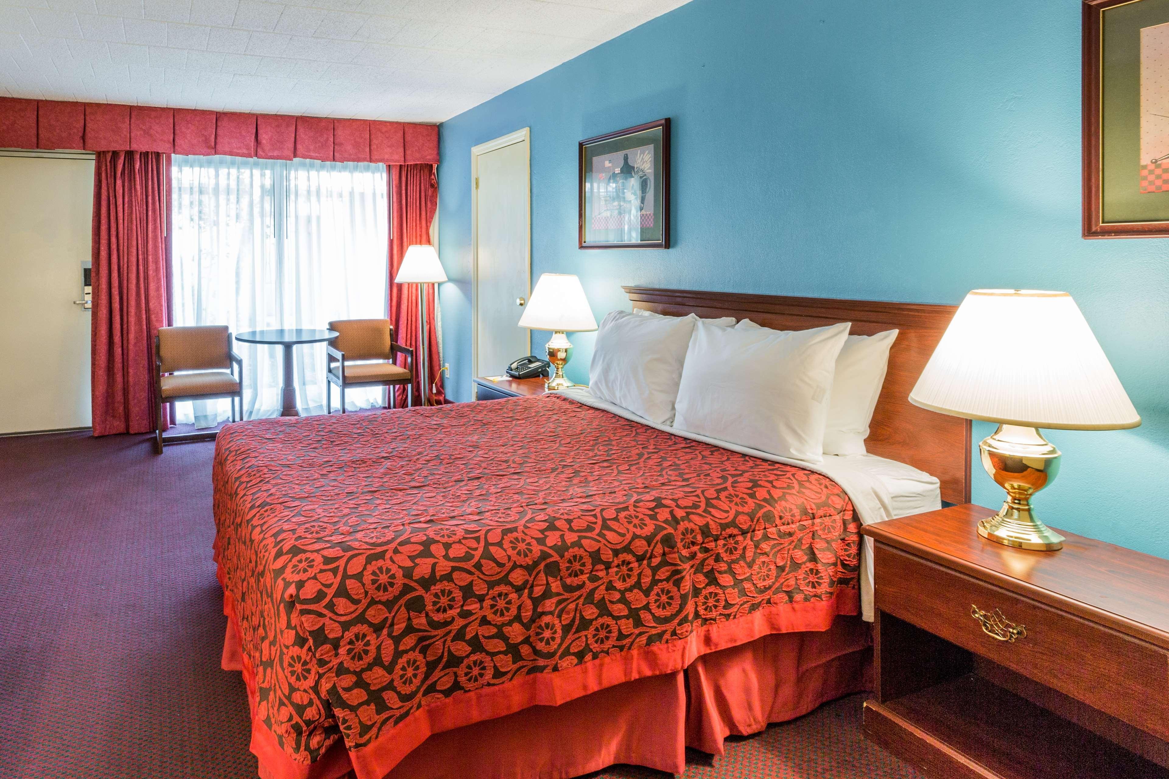 Days Inn East Stroudsburg Buitenkant foto