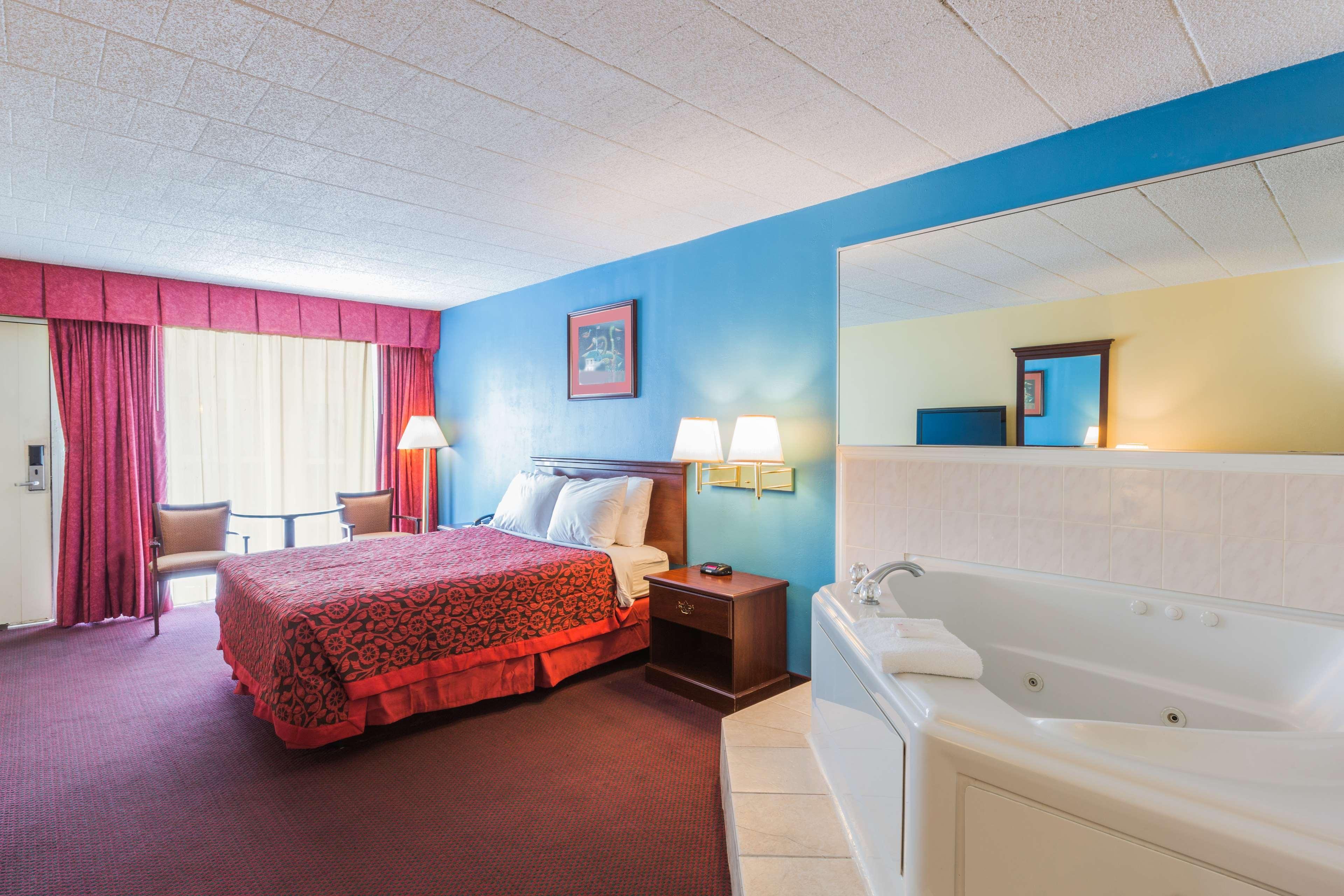 Days Inn East Stroudsburg Buitenkant foto