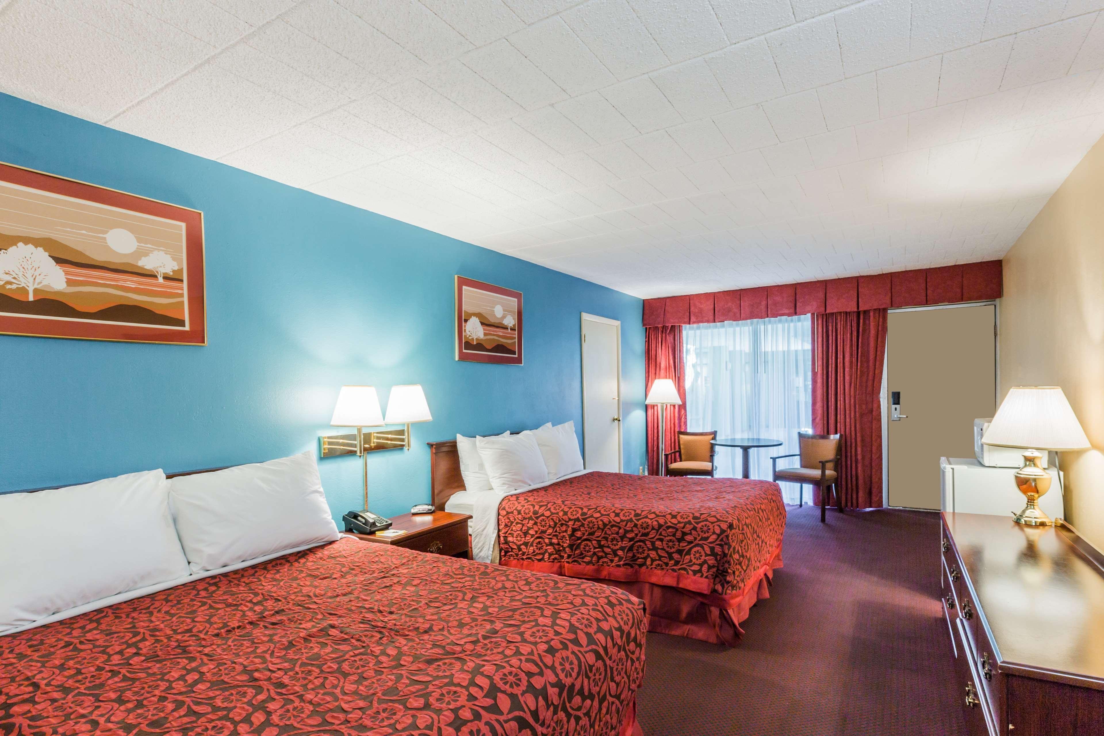 Days Inn East Stroudsburg Buitenkant foto