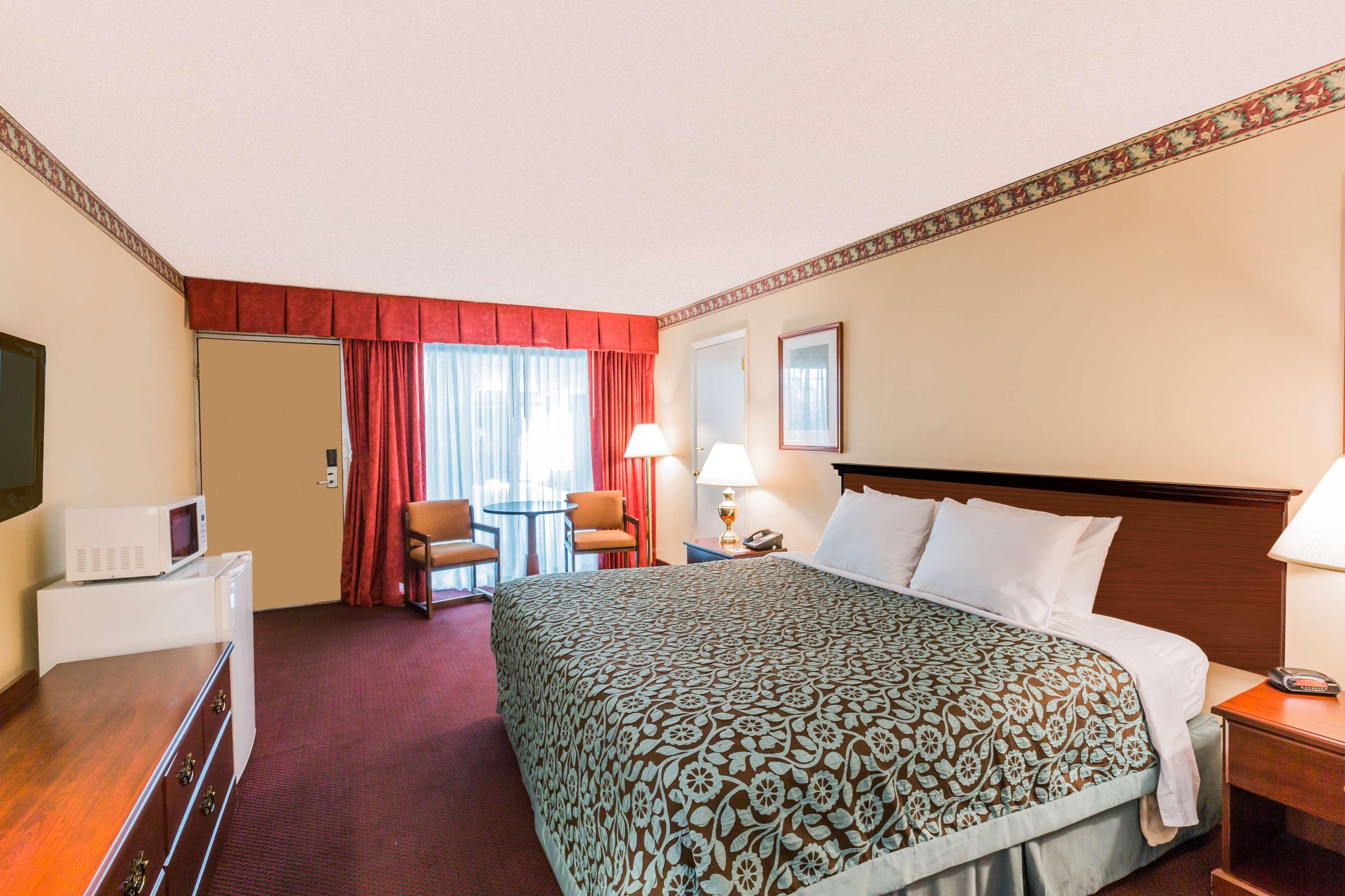 Days Inn East Stroudsburg Buitenkant foto